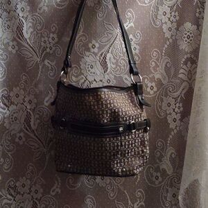 Giani Bernini Classic Brown‎ Signature Shoulder Bag Zip Pockets Zip 10x12